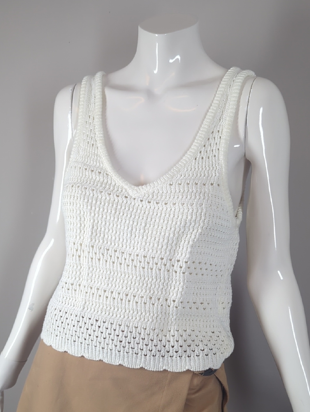America Today White Crochet Knit V-Neck Tank Top Snall